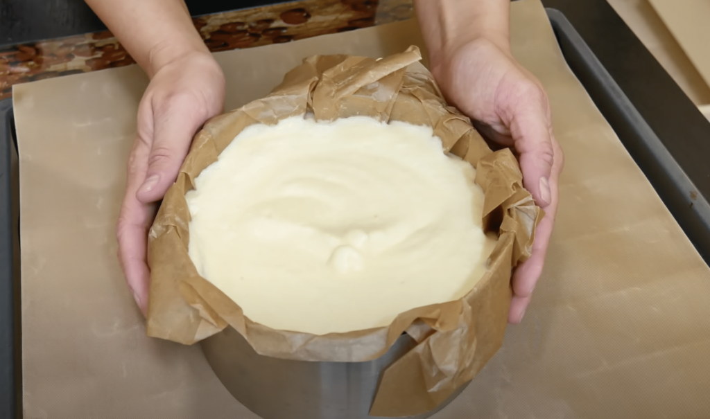 připravte si tento krémový koláč z bílého jogurtu – stačí vám pár surovin a chuť je úžasná