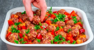 Vynikající recept z jedné mísy – Masové koule s bramborami a zeleninou Vynikající recept z jedné mísy - Masové koule s bramborami a zeleninou