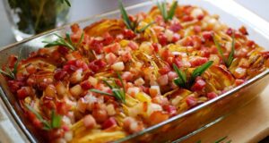 Pečené brambory se slaninou – rychlá večeře z trouby, která chutná i druhý den