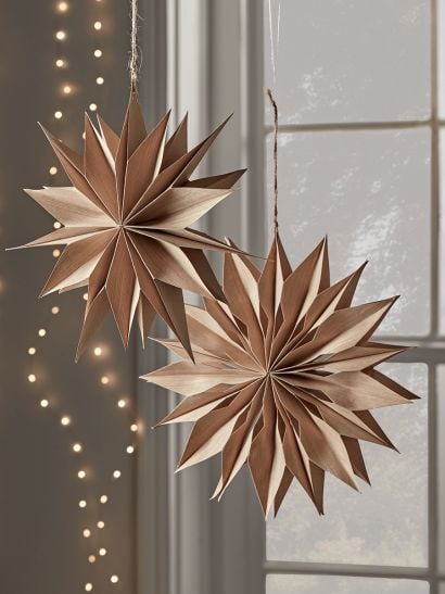 vytvořte si sváteční atmosféru ve vašich oknech s papírovými dekoracemi!