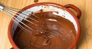 ta nejlahodnější čokoládová poleva, která se hodí téměř na každé cukroví!