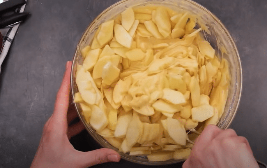 ten nejjednodušší jablečný koláč, který máte navíc během 30 minut hotový