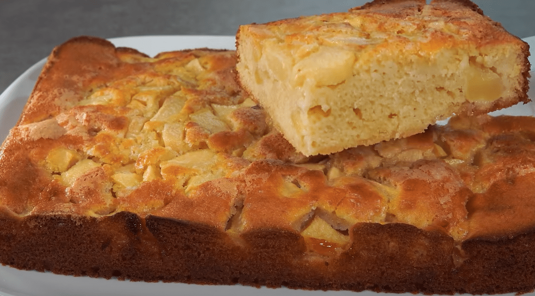 bleskurychle připravený jablečný koláč, jako od babičky: u jednoho sousta nezůstanete!