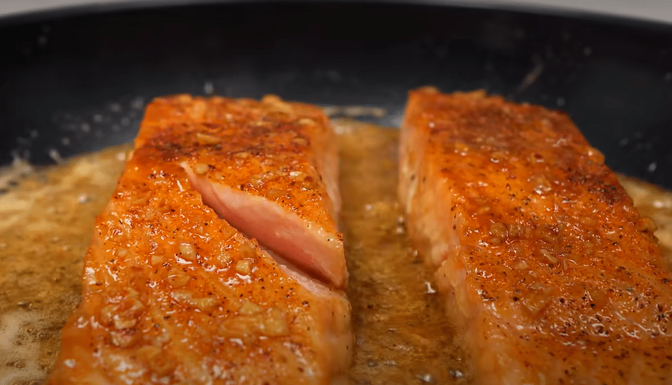 fantastický losos na medu – inspirace na zdraví a rychlí oběd!