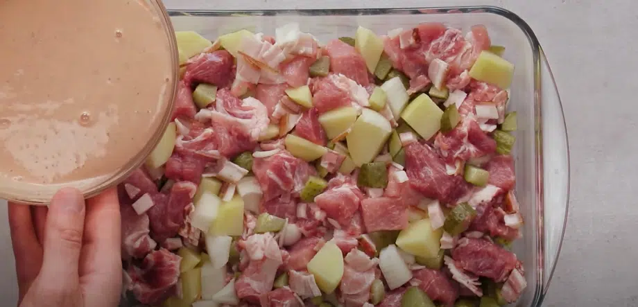 carne de porc la cuptor, cartofi și iaurt - o rețetă grozavă dintr-un bol