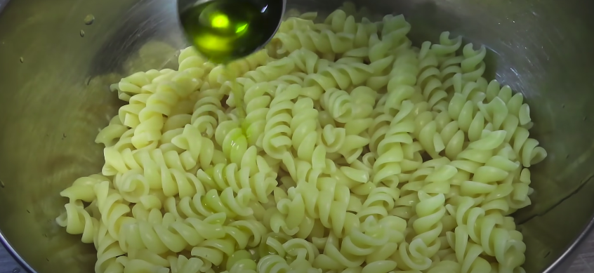 nejlepší recept na tuňákový salát, který si jednoduše připravíte
