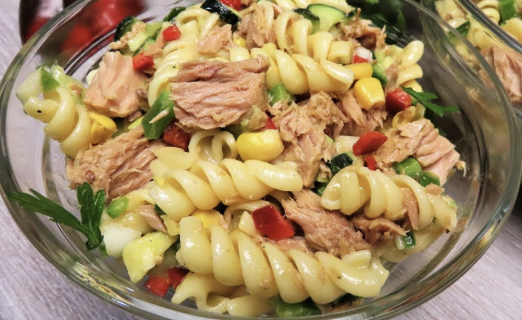nejlepší recept na tuňákový salát, který si jednoduše připravíte nejlepší recept na tuňákový salát, který si jednoduše připravíte