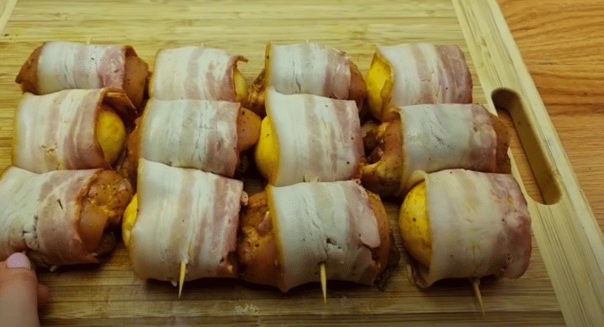 vynikající kuřecí špízy s plněnými bramborami – velmi chutný recept