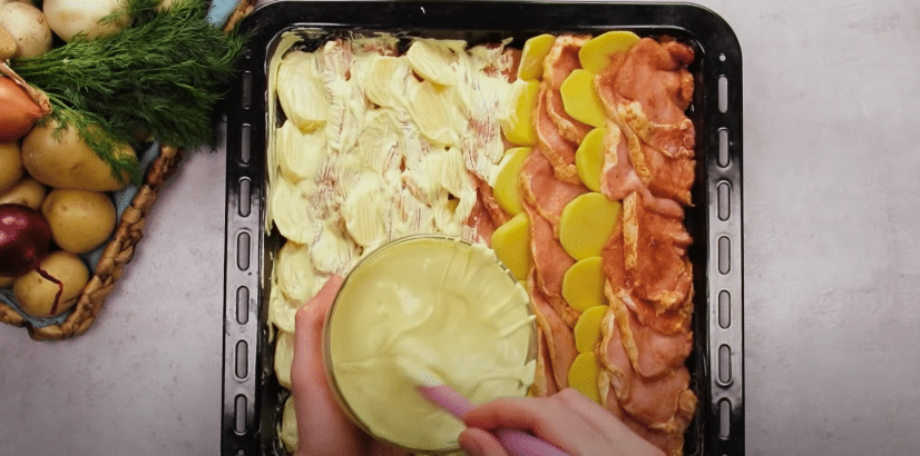 vepřové maso s bramborami – jednoduchý a rychlý recept z jednoho plechu