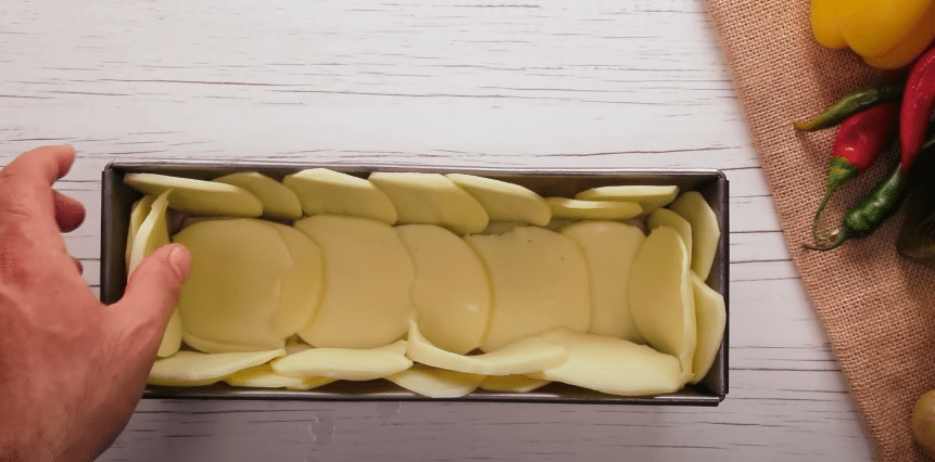 vynikající bramborová roláda plněná mletým mase – připravte si ji co nejdříve