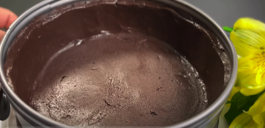 výborný nepečený zákusek z čokoládových sušenek, který skvěle doplní šálek kávy