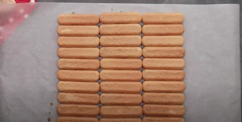 tato tiramisu roláda dokonale doplní šálek kávy – žádné vejce ani pečení
