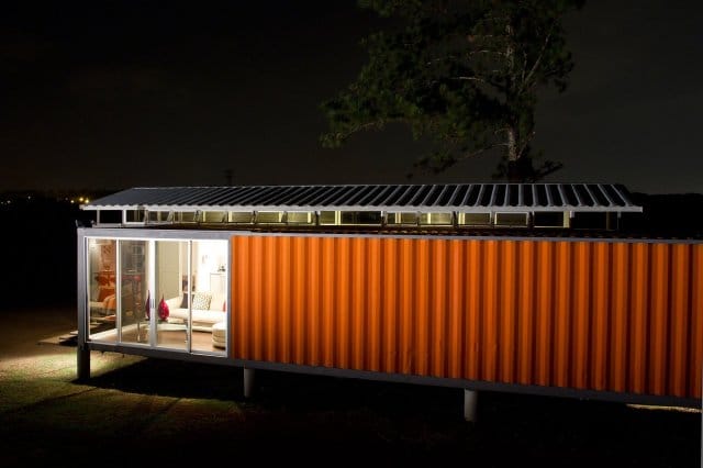 rodina si postavila dům z kontejnerů a ušetřila tak nemalé peníze – galerie
