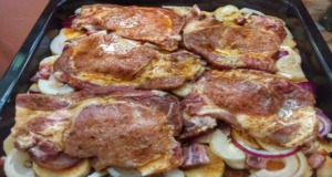 Vepřové pečené obalené v zelí na jednom plechu – tento lahodný recept si zamilujete! Vepřové pečené obalené v zelí na jednom plechu