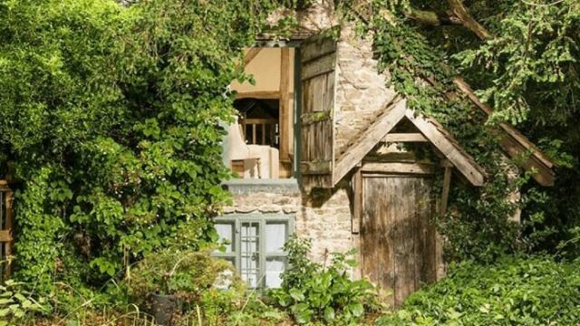 500 let stará chaloupka s úžasným interiérem 500 let stará chaloupka s úžasným interiérem