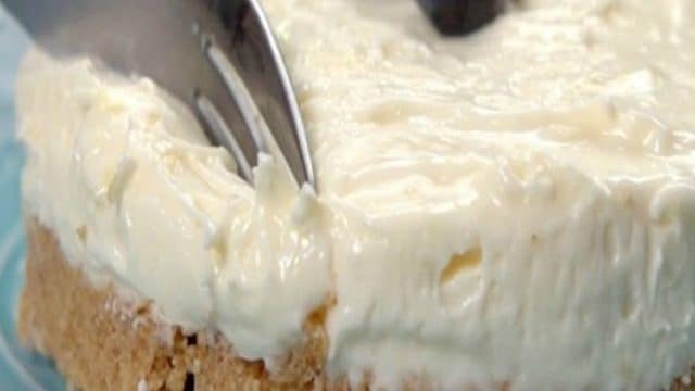 sušenkový základ a na vrch lahodný a nadýchaná krém: vyzkoušejte tento jedinečný dort!