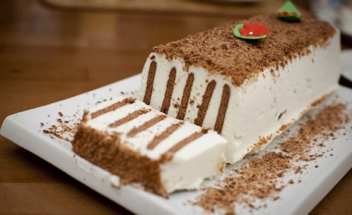 výborný smetanový dezert s tvarohem a sypaný kakaem – vyzkoušejte tuto dobrotu!