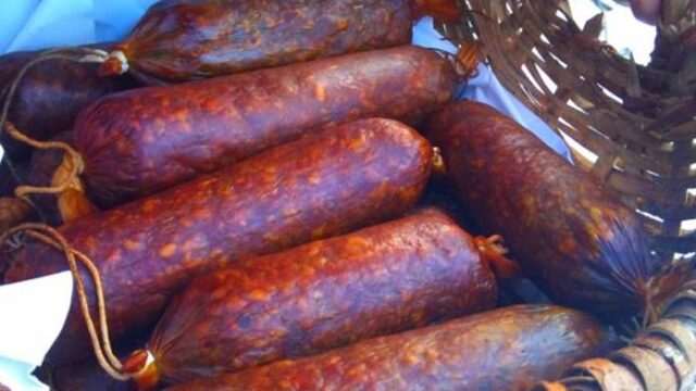 Domácí maďarské klobásy podle tradičního receptu