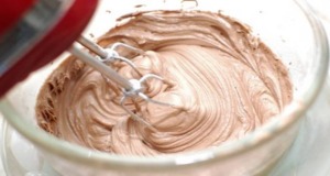 5 nejlepších dortových nadýchaných krémů – zvládne je každý! 5 nejlepších nadýchaných krémů na dorty