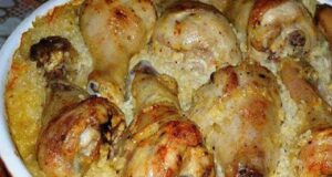 Zapečené kuřecí stehna s rýží, zakysanou smetanou a zeleninou! Rychlá večeře pro celou rodinu Zapečené kuřecí stehna s rýží, zakysanou smetanou a zeleninou