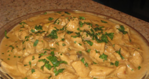 Tento jednoduchý recept na kuře ve smetanovo-hořčičné omáčce budete zbožňovat jednoduchý recept na kuře ve smetanovo-hořčičné omáčce