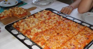 Rychlá lahodná pizza z toastového chleba! Hotovo za 15 minut! Rychlá lahodná pizza z toastového chleba hotova za 15 minut!