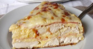 Slaný kuřecí koláč se šunkou a sýrem! Chutná fantasticky! Slaný kuřecí koláč se šunkou a sýrem! Chutná fantasticky!