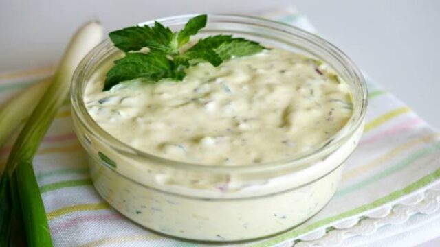 Domácí tatarská omáčka hotová za pouhých 10 minut