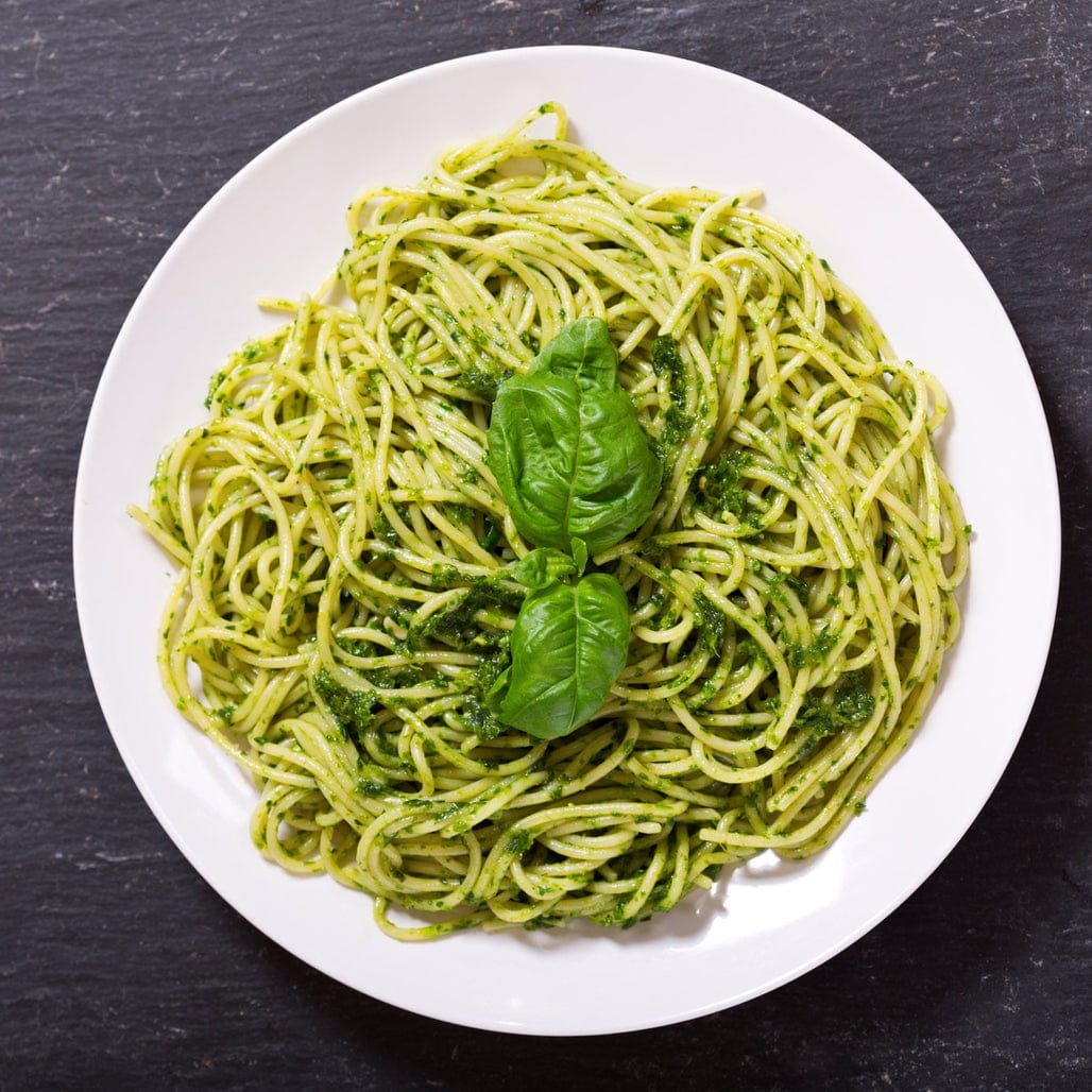 cuketové špagety s avokádovou omáčkou – lahodná kombinace ingrediencí, která si vás zaručeně získá.