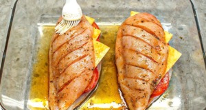 Šťavnatá kuřecí prsa: Rychlý a jednoduchý recept, který se vždy povede Šťavnatá kuřecí prsa zapečená se sýrem a rajčetem