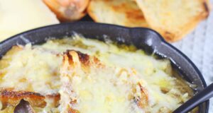 Pravá francouzská CIBULAČKA se sýrem: Tradiční recept