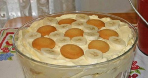 Jednoduchý banánový pamlsek s piškoty a mascarpone BEZ PEČENÍ hotový za pár minut! Jednoduchý banánový pamlsek s piškoty a mascarpone BEZ PEČENÍ hotový za pár minut!