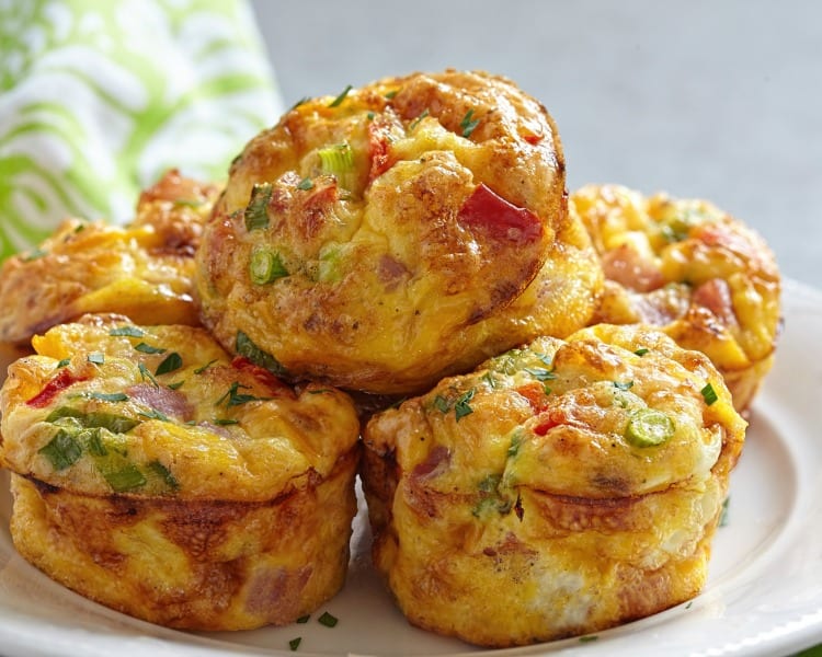 vláčné vajíčkové muffiny, které poslouží jako horká snídaně, svačina či jednohubky