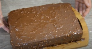Jako stvořený ke kávě: Čokoládovo-arašídový zákusek jako stvořený ke kávě: Čokoládovo-arašídový zákusek