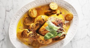 Delikátní pečené kuře ve svěží a aromatické citrónové omáčce se šalvějí! delikátní pečené kuře ve svěží a aromatické citrónové omáčce se šalvějí.