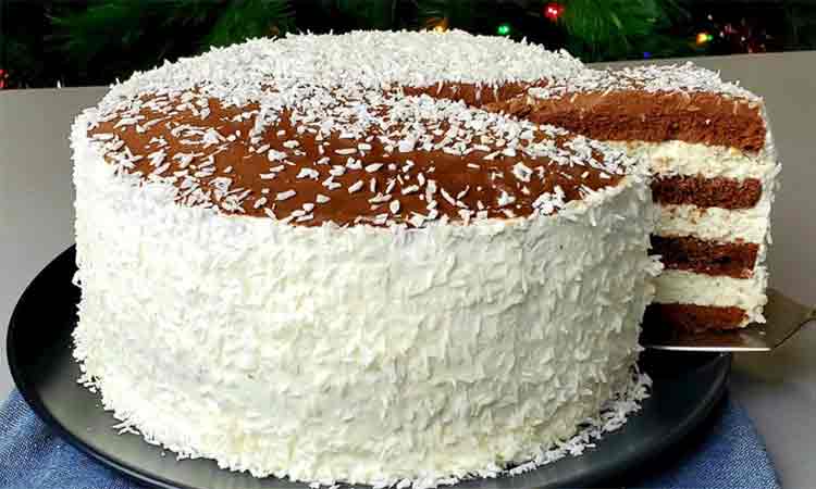 Vláčný kakaový dort se smetanovým krémem a mascarpone