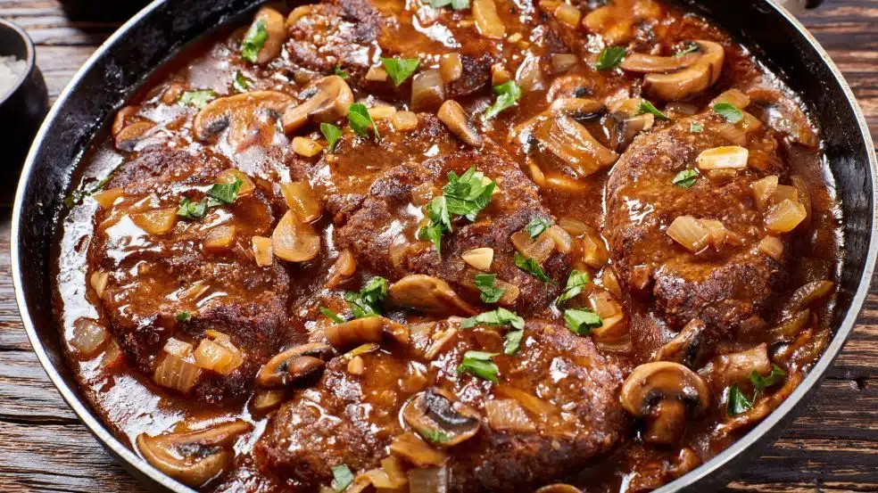 hovězí karbanátky v ostře kyselé houbové omáčce – jedinečná kombinace!