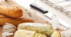 Recept na lahodné domácí bylinkové máslo s česnekem a citrónovou kůrou