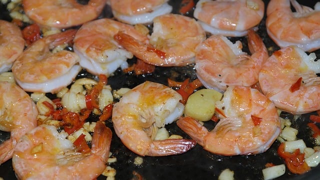 exotika na talíři: krevety na česneku a víně!