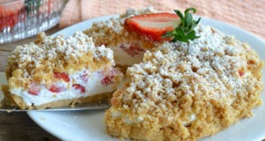 Mascarpone dort s jahodami a fantastickou jemnou chutí připravený bez pečení Nepečený mascarpone dort s jahodami: