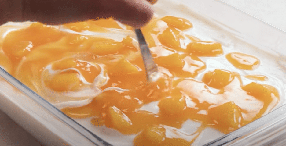 lahodný pomerančový dort se sušenkovým základem a smetanovým krémem!