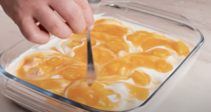 lahodný pomerančový dort se sušenkovým základem a smetanovým krémem!