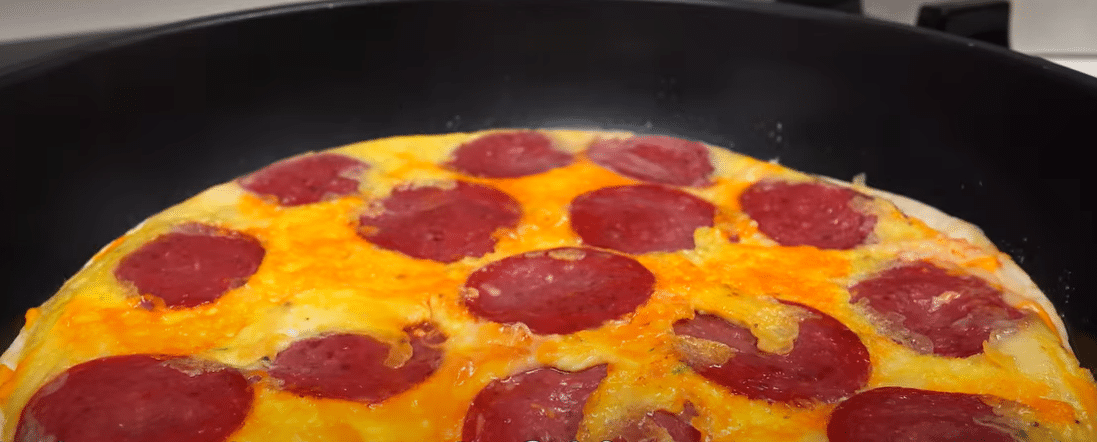 recept na tu nejlepší a nejjednodušší vaječnou omeletu – během chvilky máte hotovo!