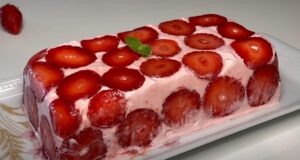 jednoduchá smetanová zmrzlina z jahod: potřebujete jen 3 základní ingredience!