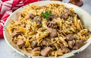 hovězí stroganoff s těstovinami – tento jednoduchý recept zvládne i kuchař začátečník