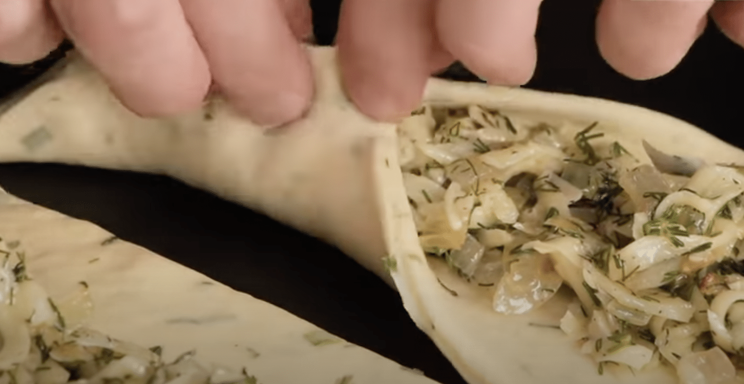 zapomeňte na klasický chléb a raději vyzkoušejte tento s mozzarellovou náplní!