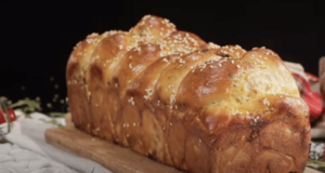 zapomeňte na klasický chléb a raději vyzkoušejte tento s mozzarellovou náplní!