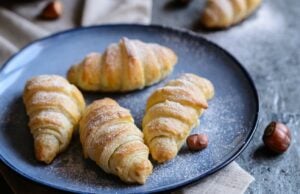 lahodné nutellové mini croissanty z listového těsta – křehké a nadýchané