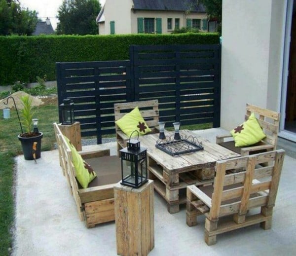20 nápadů na zahradní nábytek vytvořený z dřevěných palet