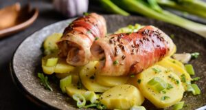 recept, který se neomrzí: kuřecí rolky plněné slaninou, šunkou a sýrem